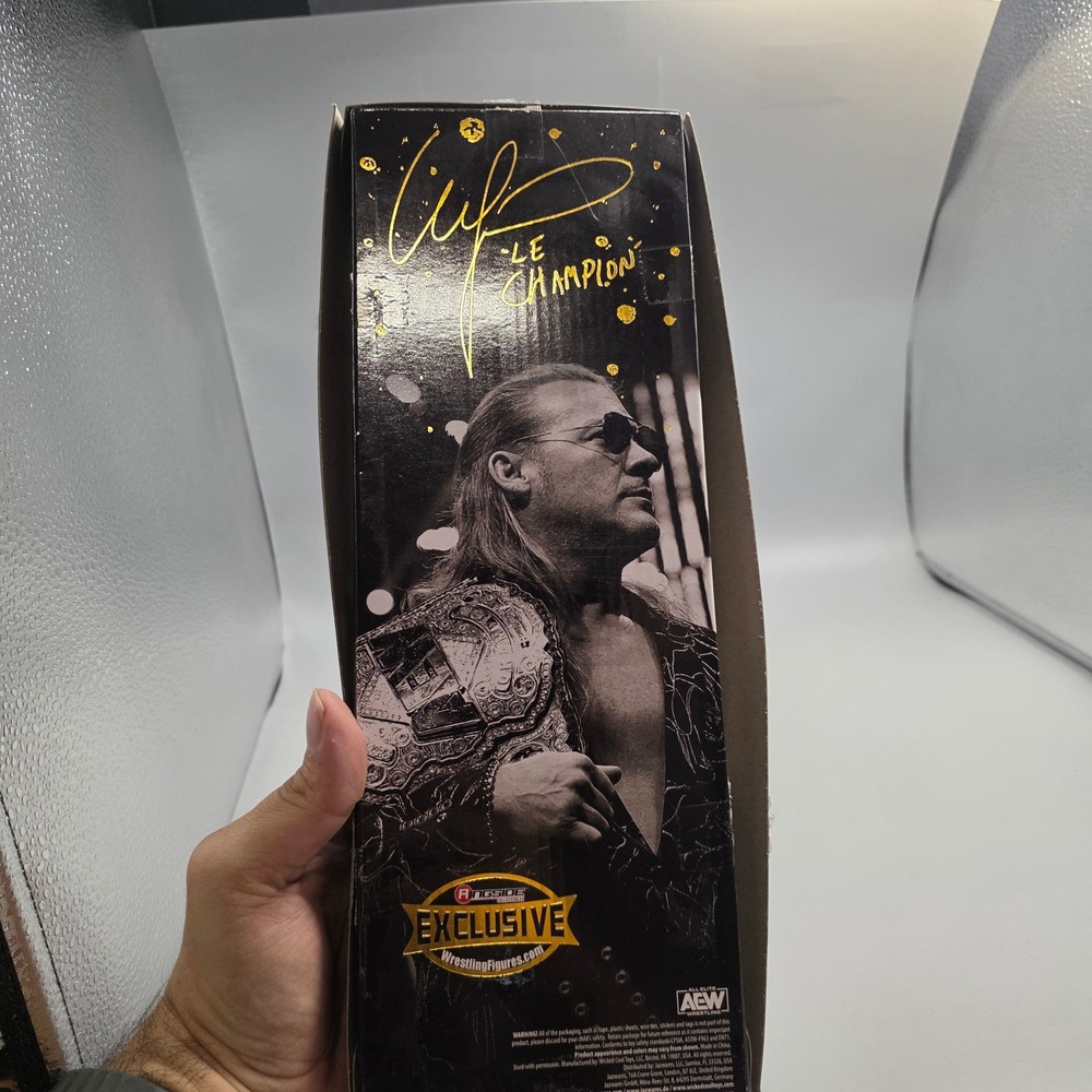 AEW Chris Jericho A Little Bit of the Bubbly Ringside Exclusive Action Figure - Picture 6 of 7